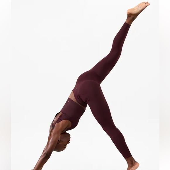 Athleta Transcend Stash High Rise Legging Small Burgundy Maroon Spiced Cabernet - Picture 2 of 9
